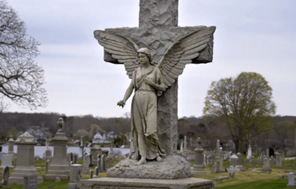 What does an angel on a tombstone mean