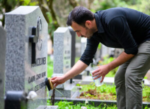 How do you make a gravestone look nice3